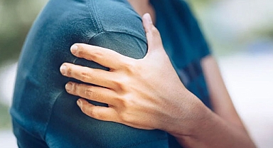 Omuz ağrısını tetikleyen 6 neden tek tek açıklandı